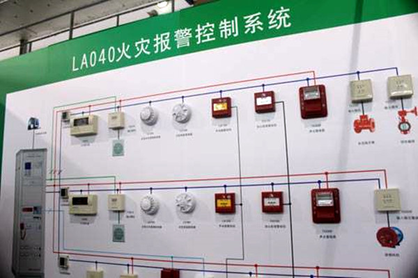 出現(xiàn)火警時，樓宇控制系統(tǒng)如何快速做出反應(yīng)？